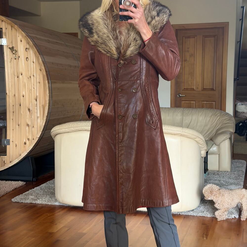 Vintage Brown Leather Coat with Fur Collar - Picture 14 of 15